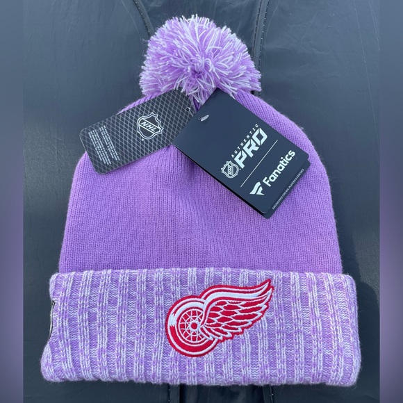 Detroit Red Wings Fanatics  Beanie “Hockey Fights Cancer” Retails For $45 - Picture 1 of 9